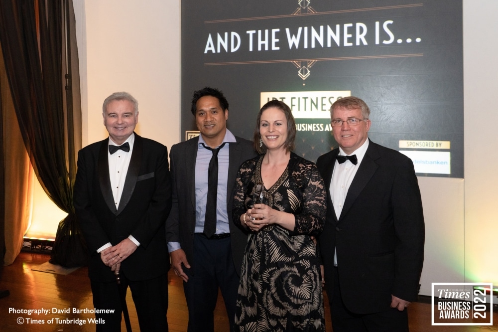 Mase & Aimee Leuluniu (IPT Fitness), Award sponsor Jon Cornell (Handelsbanken) & Eamonn Holmes