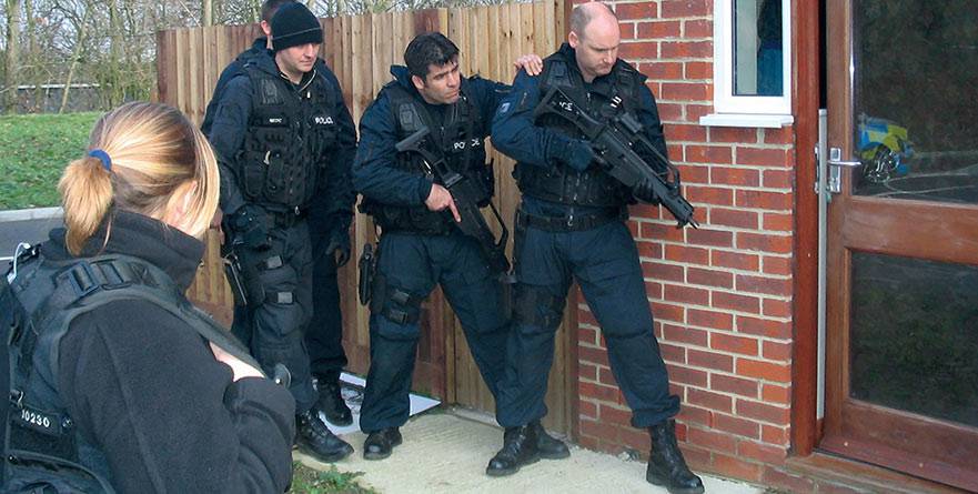 Police pledge to put 100 armed officers on the streets by next year