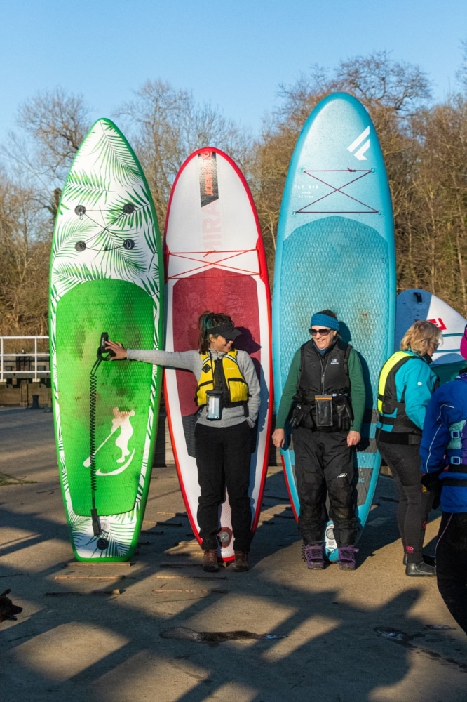 People with their SUP Boards
