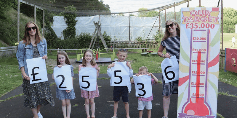 Village's Jubilee fªte gives a boost for the play area fund