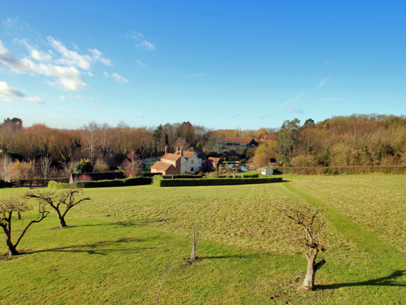 Little Omenden Barn in Smarden has chiq, modern styling throughout.