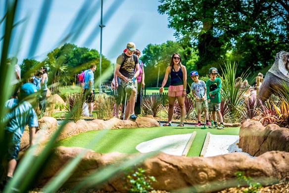 Dino golf