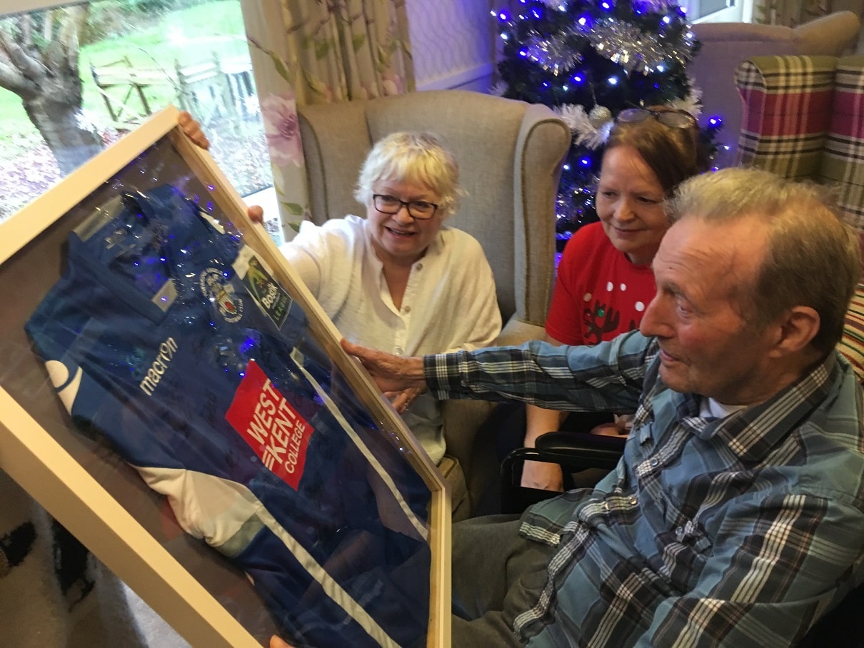 Former Tonbridge Angel chief rewarded with a signed shirt from team