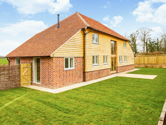 Little Omenden Barn in Smarden blends classic with modern