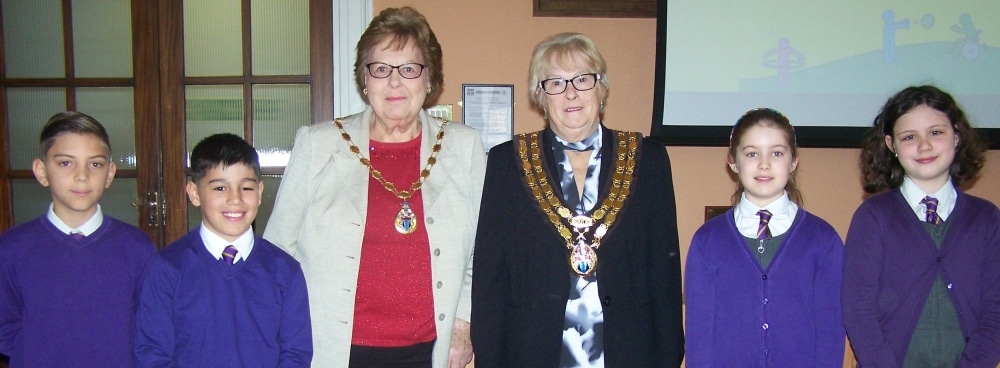Tonbridge and Malling primary pupils debate sugar issues with Mayor