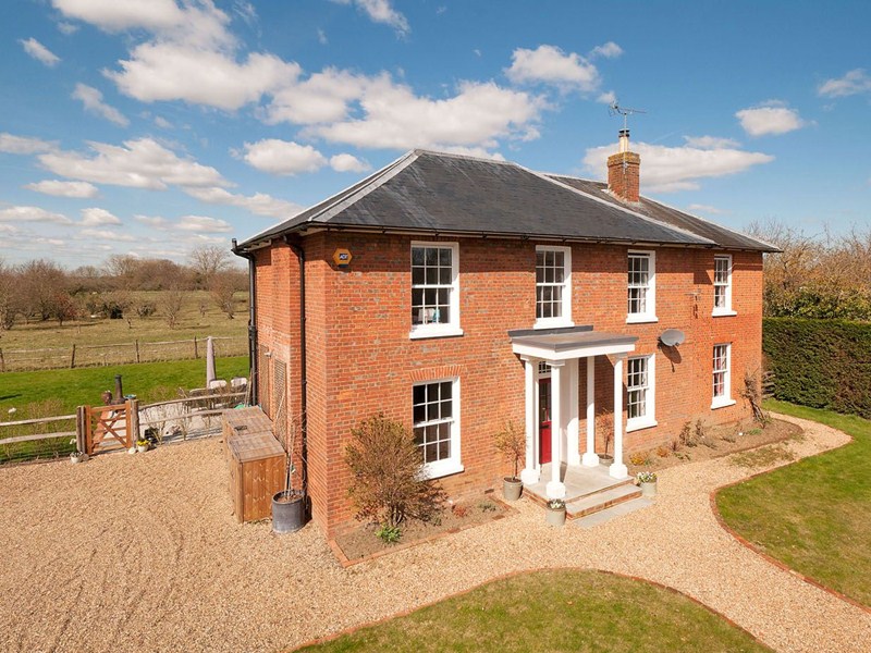 Little Omenden Barn in Smarden has chiq, modern styling throughout.