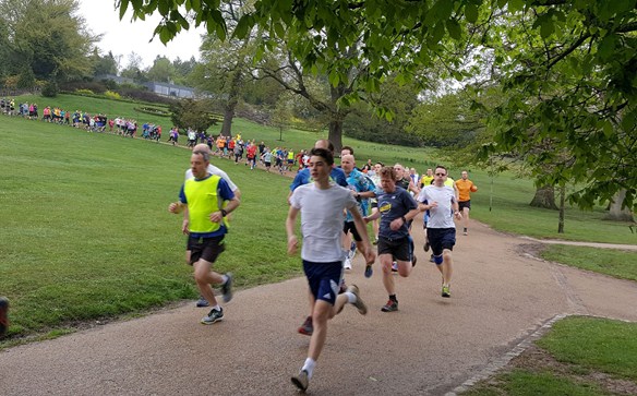 People running at dunorlan park