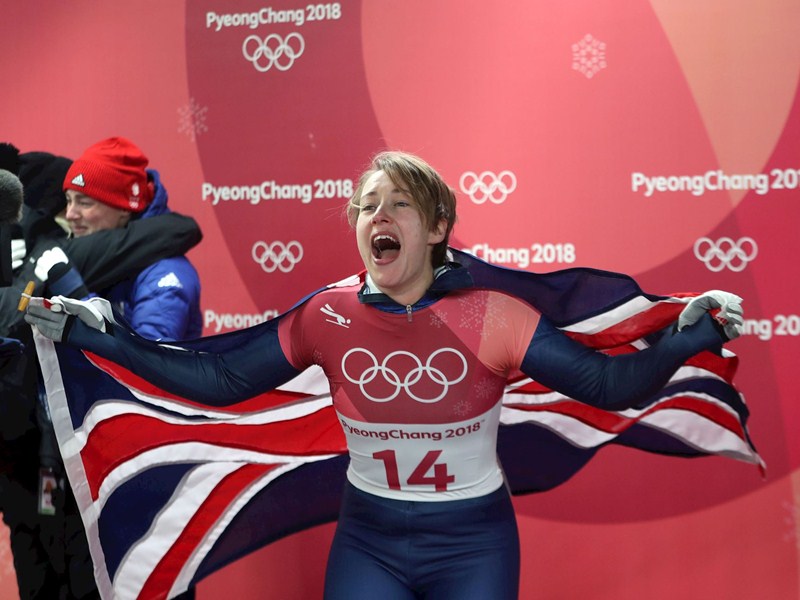 Lizzy Yarnold defends Winter Olympics title